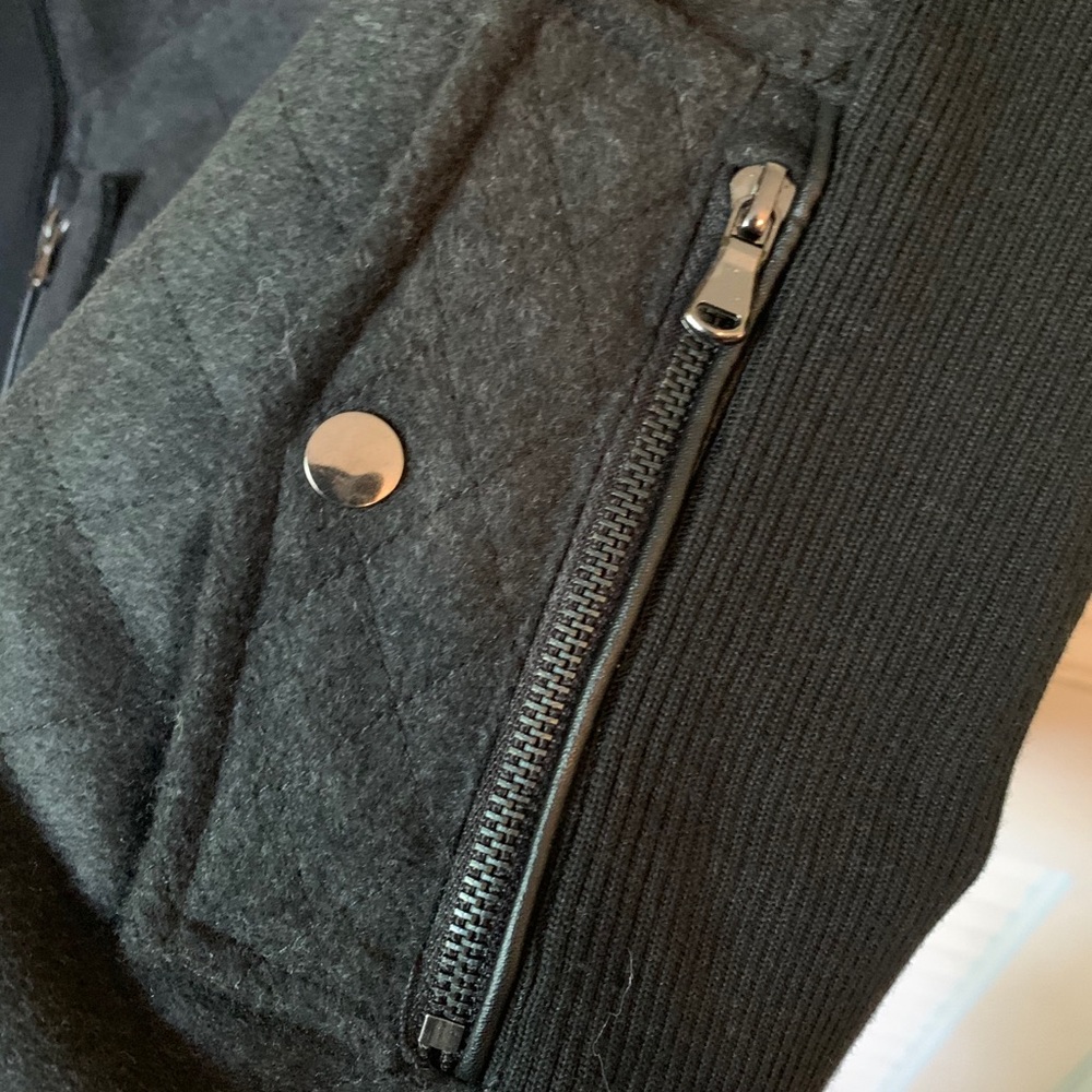 Vest - Picture 4 of 10